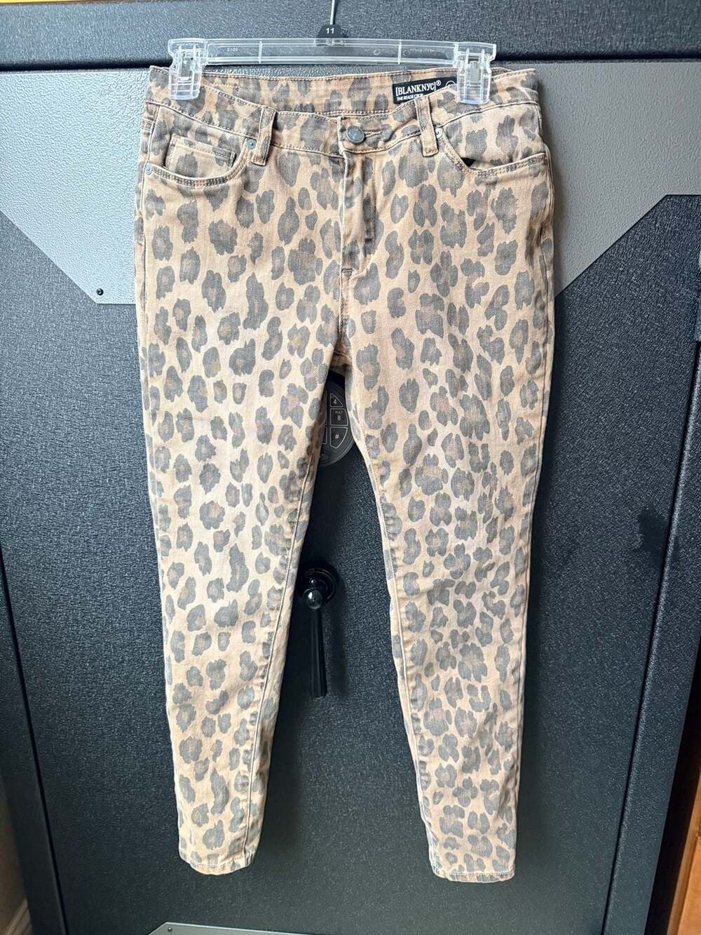 BlankNYC The Reade Crop Jeans Size 28 Cheetah Animal Print